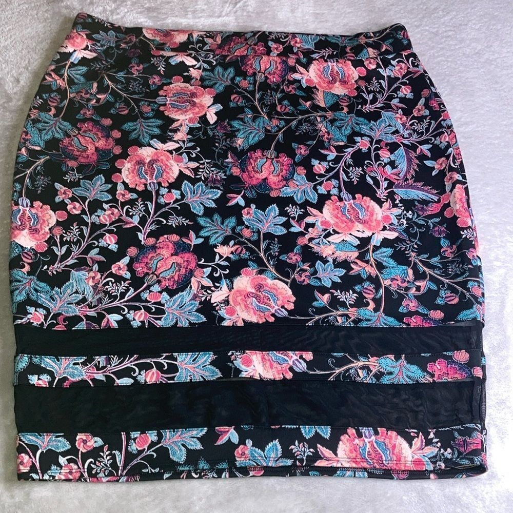 Boutique 1x Floral Skirt With Mesh Stripes On Bottom